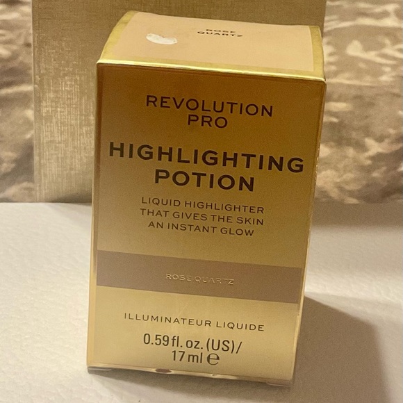 REVOLUTION PRO HIGHLIGHTING POTION in ROSE QUARTZ 0.58 fl oz. - Picture 2 of 3
